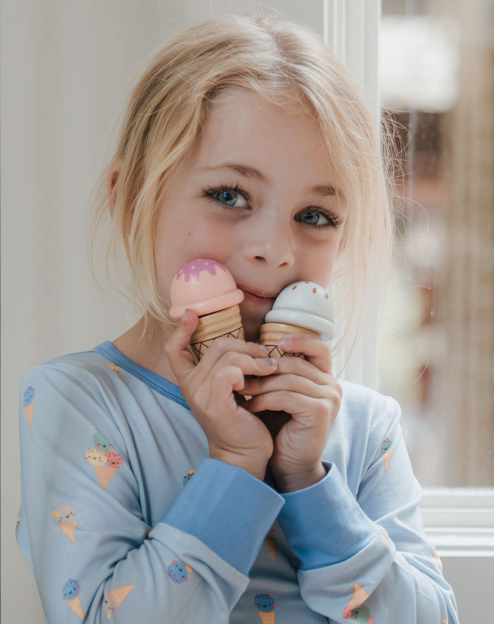 Barn i mjuk tvådelad bambupyjamas