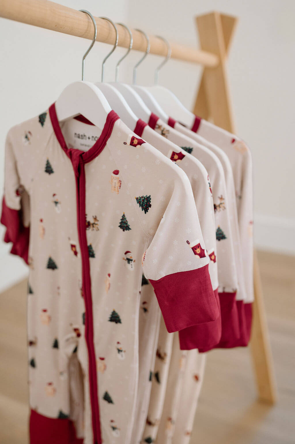 Babypyjamas i bambu - Julmönster